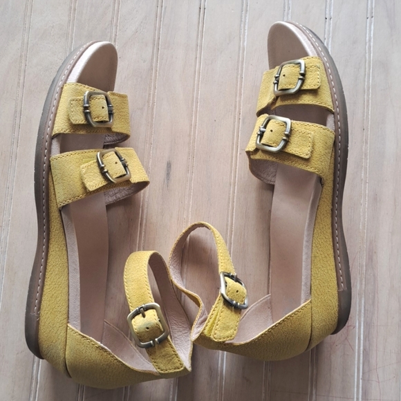 DANSKO Leather Astrid Textured Nubuck Yellow Sandals EU Size 39 - US Size 8.5 - Picture 7 of 13